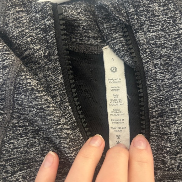 Lululemon define jacket. Size 4. Amazing condition - Picture 2 of 4